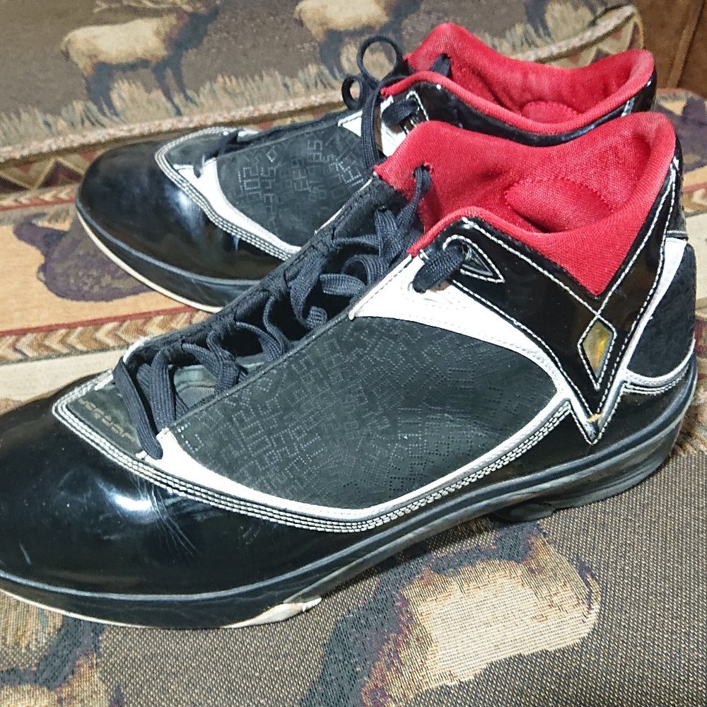 Vintage Record Breaker Edition Used Black Air Jordans size 11 Mens